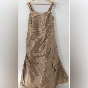 Jade Couture Floral Embroidered
Embellished Bodice Sleeveless Gold Gown
Size 16